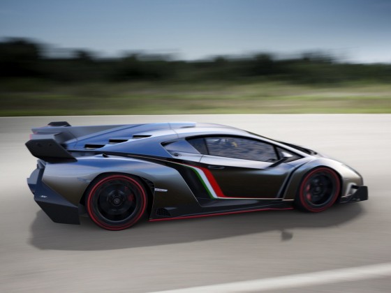 Lamborghini Veneno side picture